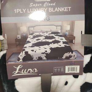 Black and White Luxury Blanket